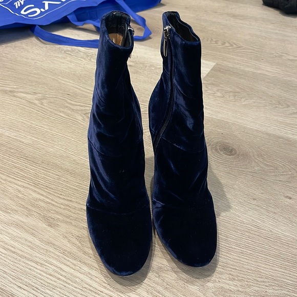 Gianvito Rossi Blue Velvet Booties - Picture 2 of 6